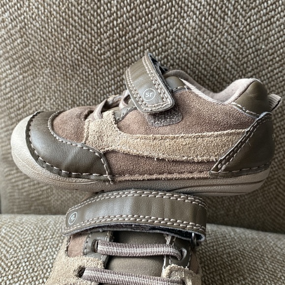 Stride Rite Boys Kylin Soft Sole Sneaker W/Memory Foam Insoles. Brown/Tan. SZ 4W - Picture 12 of 16